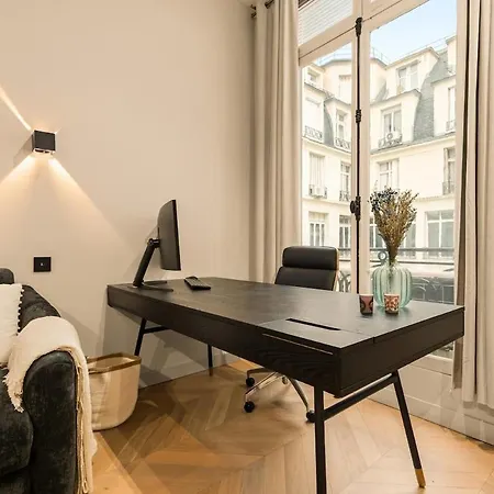 Apartment Champs-elysees With Air Conditioning And Office