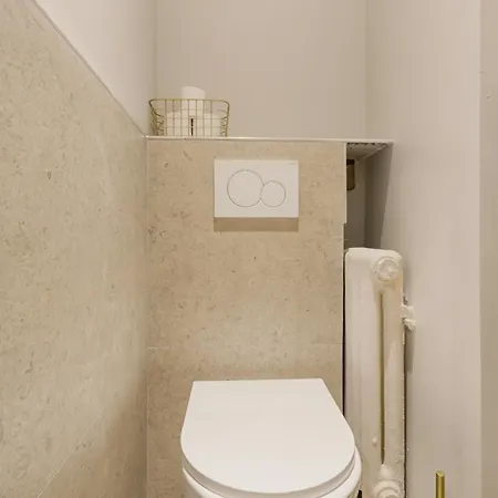 Champs-elysees With Air Conditioning 4 People Apartman *