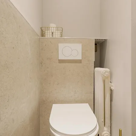 Champs-elysees With Air Conditioning 4 People Apartman