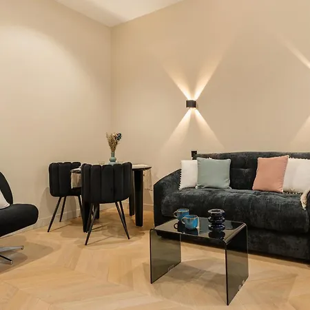 Champs-elysees With Air Conditioning 4 People Apartman