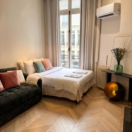 Champs-elysees With Air Conditioning 4 People