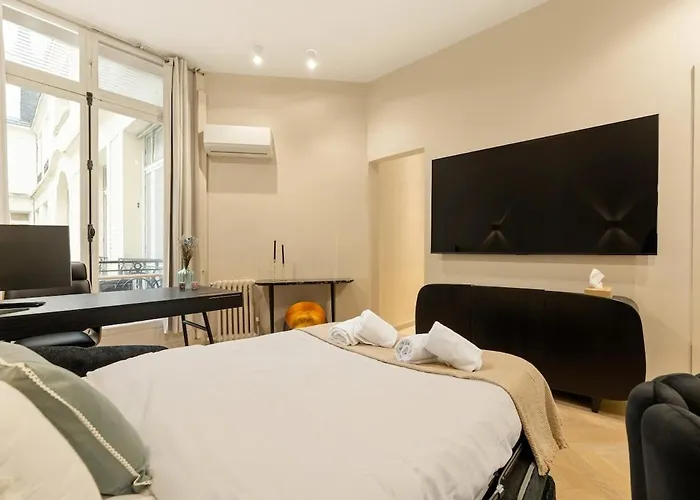 Champs-elysees With Air Conditioning And Office *