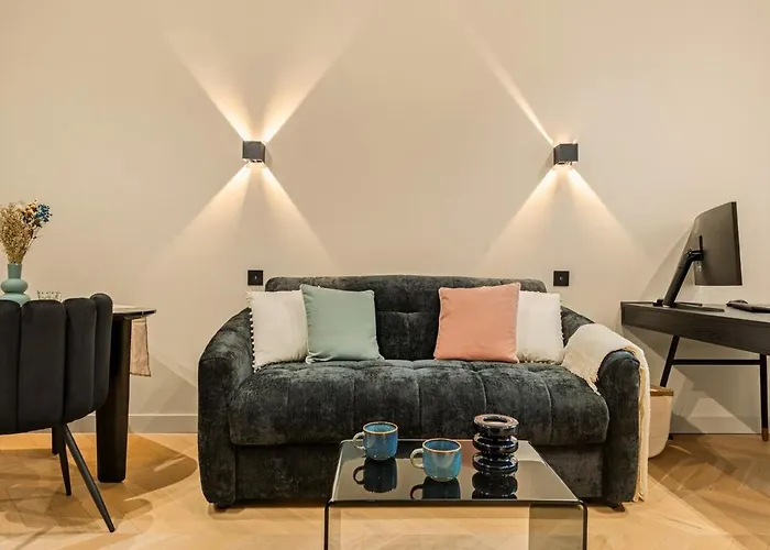 Champs-elysees With Air Conditioning And Office