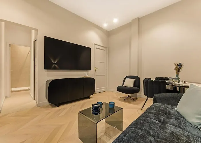 Apartment Champs-elysees With Air Conditioning And Office Paris