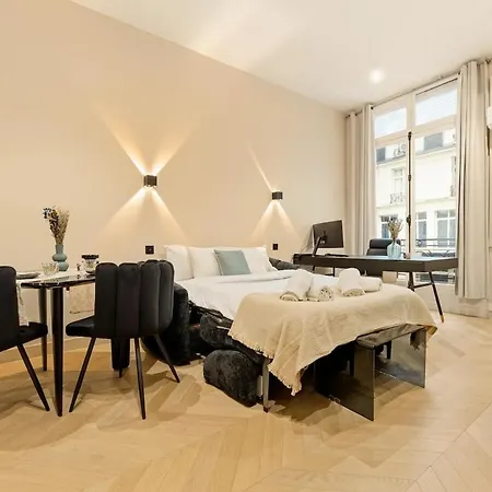 Champs-Elysees Studio With Air Conditioning 4 People 아파트 파리